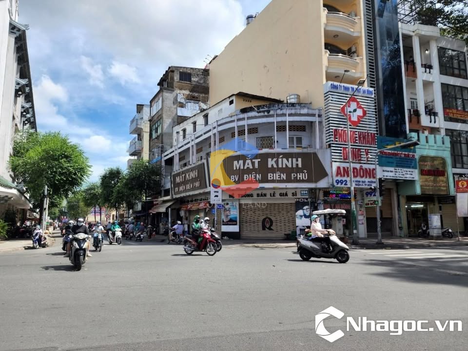 Nhà mặt tiền Trần Hưng Đạo, quận 5, diện tích 72m², cho thuê giá 60 triệu/tháng - Kinh doanh lý tưởng!