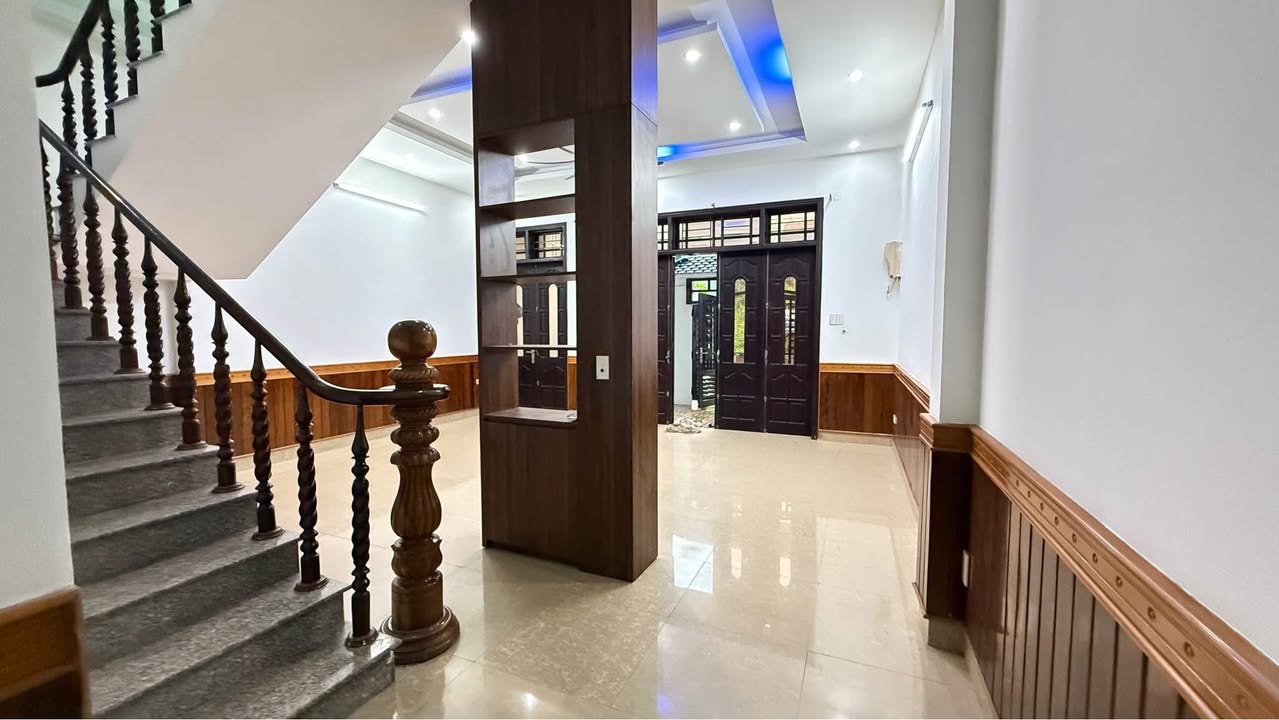 Nhà 2 tầng kiên cố tại Ngũ Hành Sơn 90m² giá 6.95 tỷ - Cách biển chỉ vài bước chân!