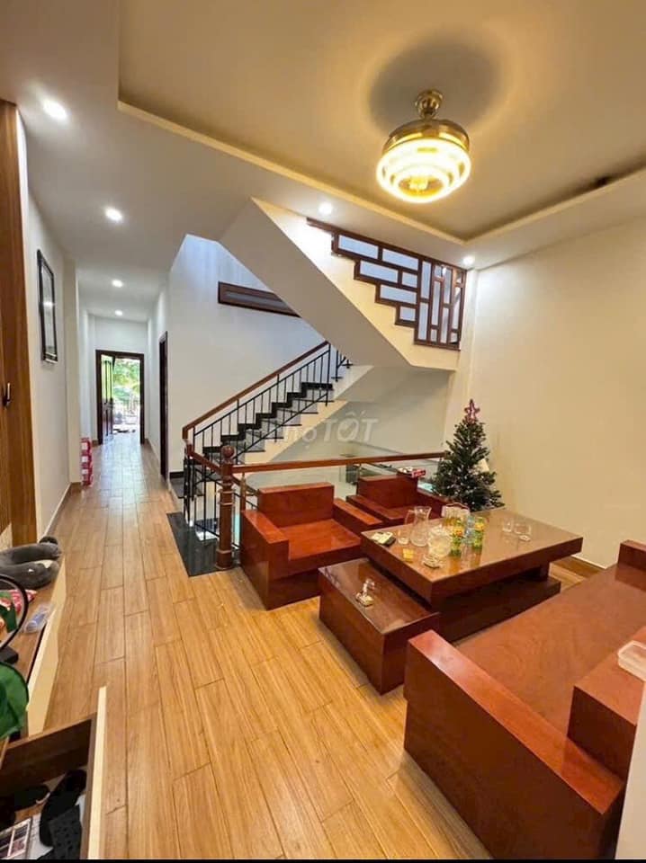 Nhà 3 tầng mặt tiền Lê Văn Hiến 73m² giá 9 tỷ - Kinh doanh đỉnh, dòng tiền tốt!