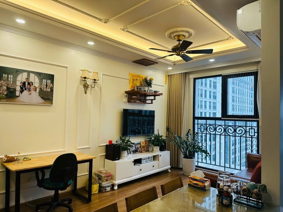 Căn hộ The Emerald CT8 Nam Từ Liêm 78m² giá 8 tỷ - View đẹp, nội thất cơ bản!