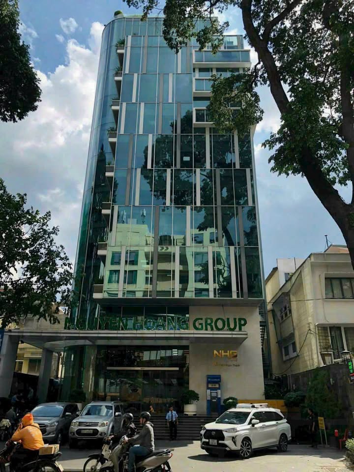 Nhà mặt tiền Phố Huế, Hai Bà Trưng 180m² cho thuê - Vị trí đắc địa, kinh doanh thuận lợi!