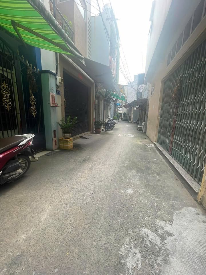 Nhà phố 2 tầng hẻm 4m Đồng Đen, Tân Bình 11m² - Giá chỉ 1.95 tỷ thương lượng!