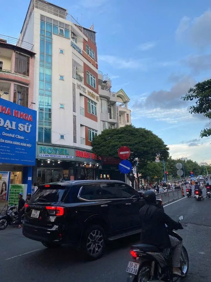 Bán khách sạn mặt tiền Trần Nguyên Đán, quận Bình Thạnh, 160m² - Cơ hội đầu tư sinh lời!