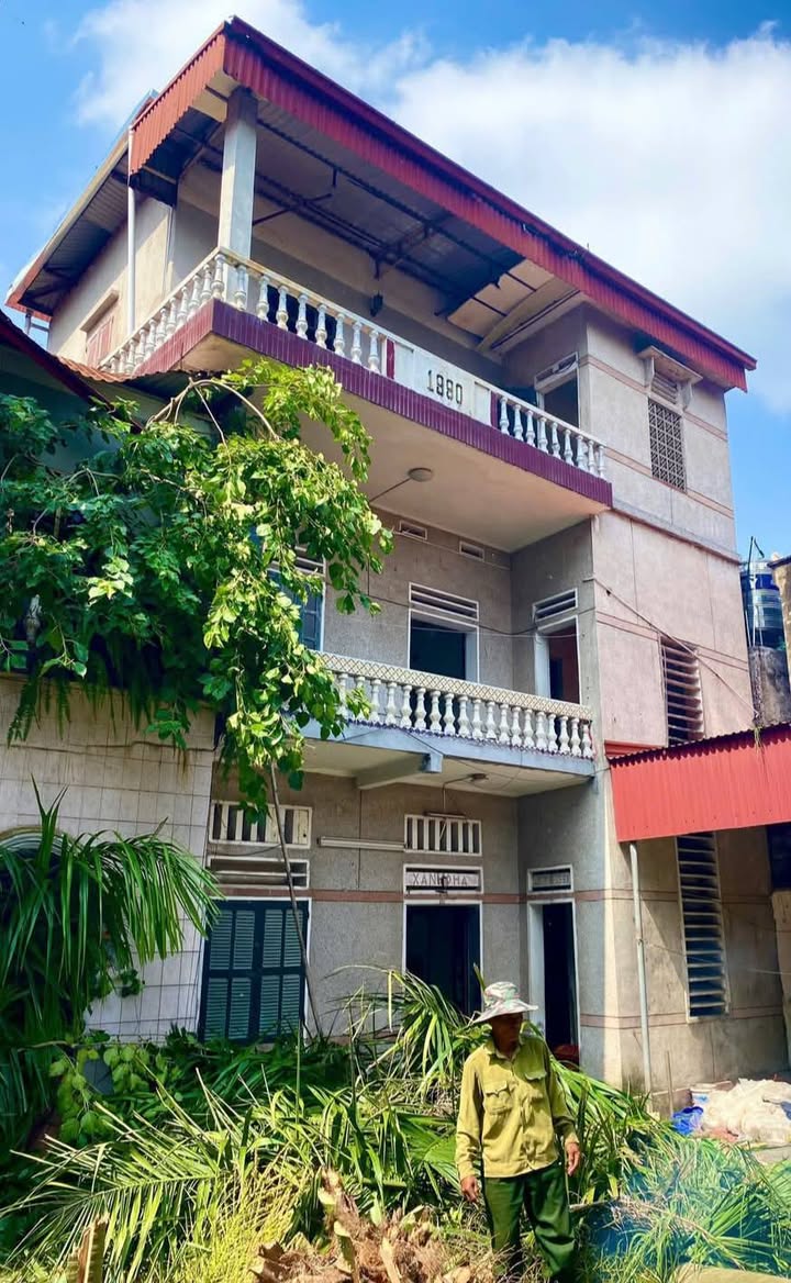 Nhà 3 tầng Phù Đổng, 137m² giá 4.117 tỷ - Dân xây chắc chắn, sổ đỏ đầy đủ!