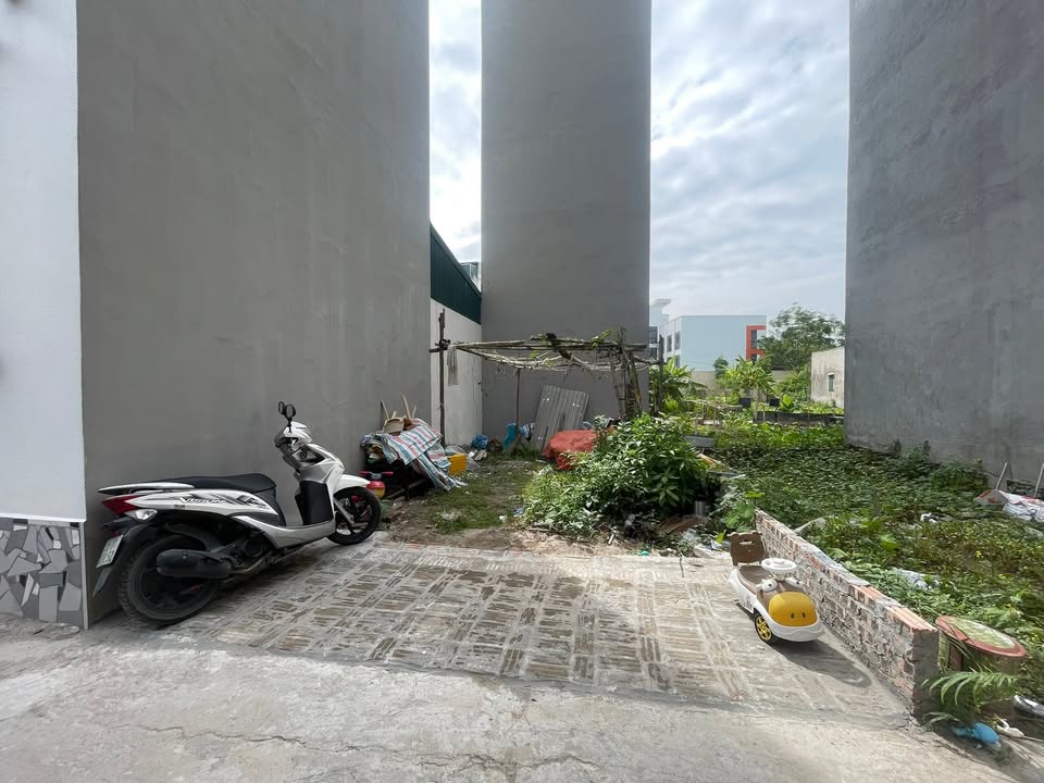 Đất nền ngõ ô tô Phúc Lợi 33m² giá 5.05 tỷ – Phù hợp cho đầu tư và an cư!