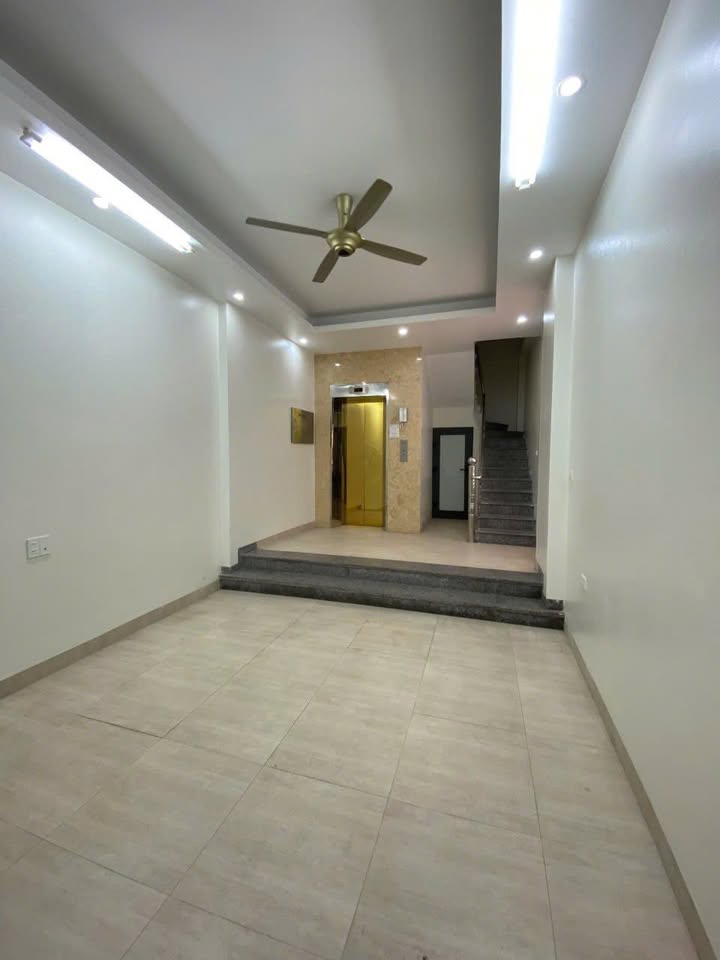 Nhà nguyên căn 5 tầng tại Giáp Bát, 38m², giá chỉ 16 triệu - Kinh doanh thuận lợi!