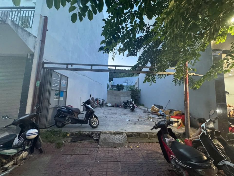 Cho thuê mặt bằng đường Hoàng Văn Thụ, Quy Nhơn 120m² - Vị trí đắc địa cho quán cà phê hoặc nhậu!