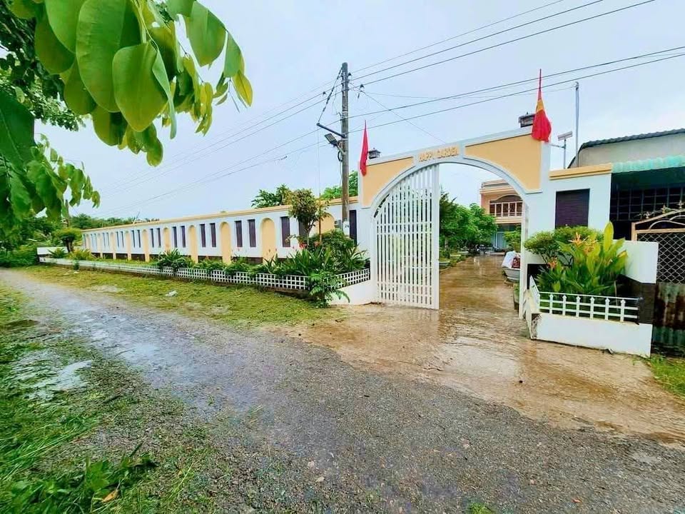 Farm Phú Long 5300m² giá 4 tỷ - Căn nhà có lầu tặng full nội thất!