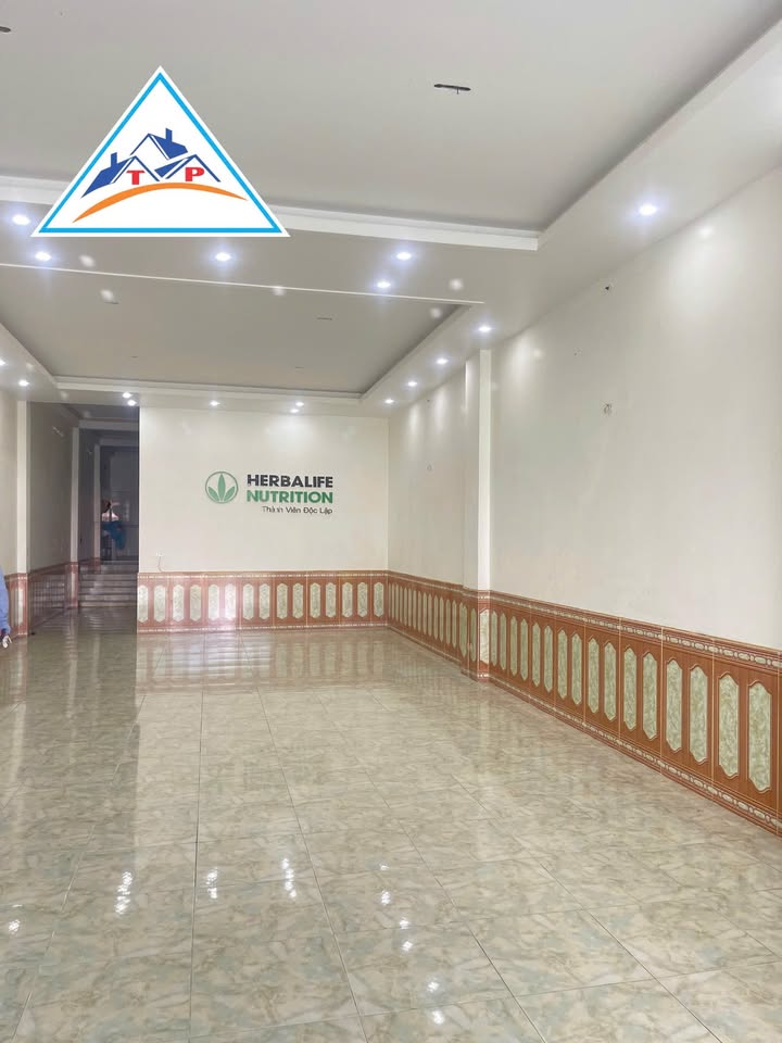 Nhà 2 tầng mặt tiền kinh doanh tại Đoàn Kết, Lai Châu 161m² giá 2.8 tỷ - Đầu tư sinh lời ngay!