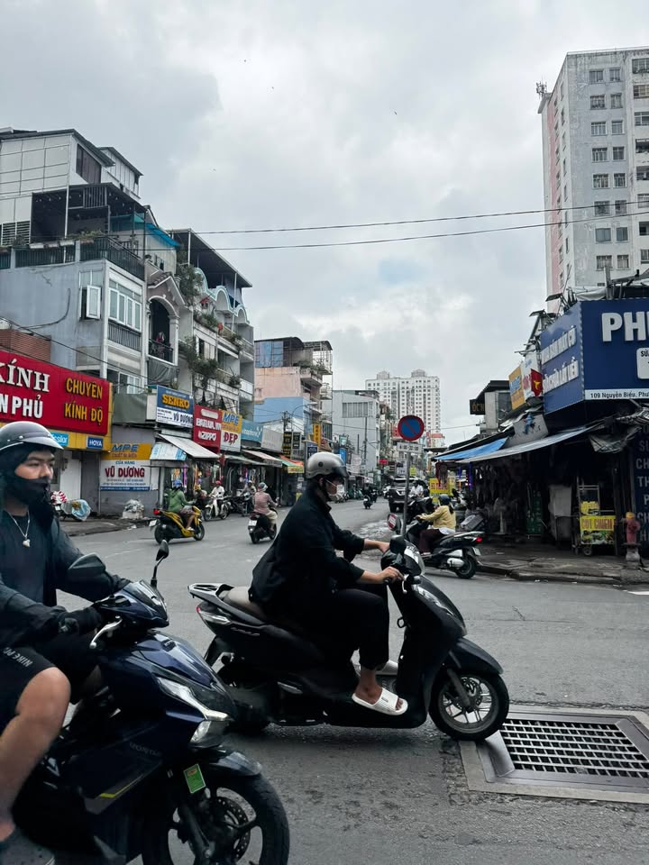 Nhà bán gấp đường Nguyễn Biểu, Phường 1, Quận 5, 26m² giá 3.18 tỷ - Chính chủ, pháp lý rõ ràng!