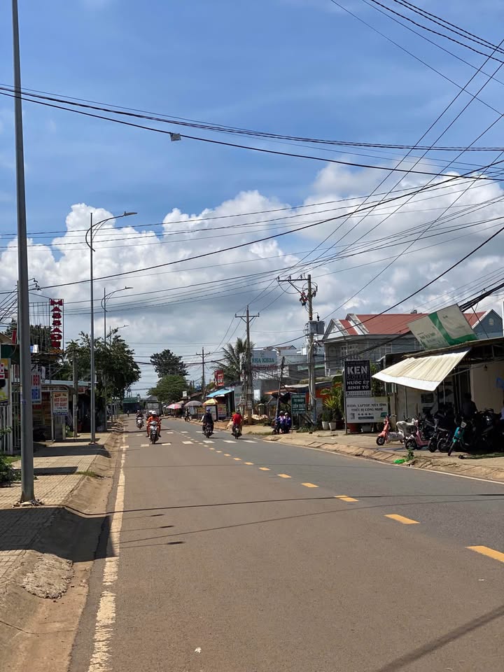 Nhà mặt tiền Lê Hồng Phong, Đức Trọng 135m² giá 4.5 tỷ - Kinh doanh sầm uất!