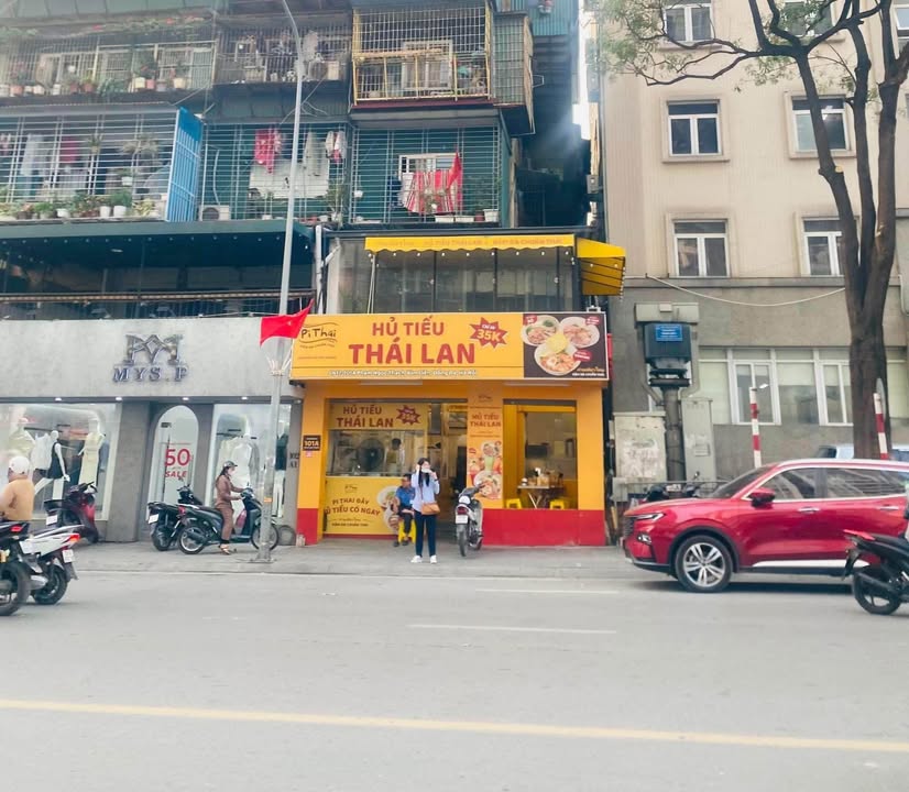 Mặt bằng kinh doanh tại Phạm Ngọc Thạch 100m² - Vỉa hè rộng, xe cộ thoải mái!