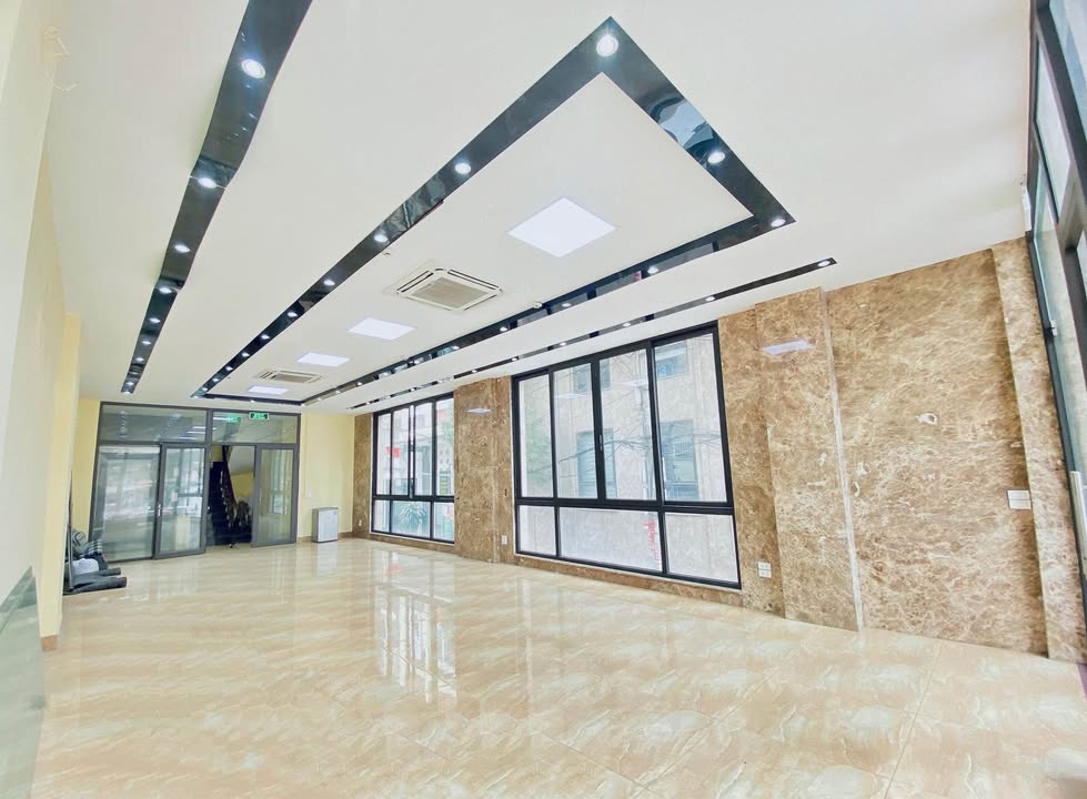 Văn phòng cho thuê tại Khuất Duy Tiến 145m² - Không gian làm việc lý tưởng!