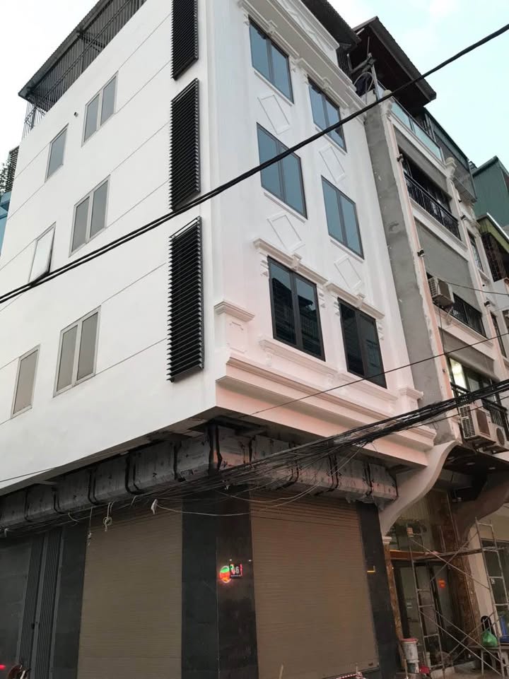 Văn phòng cho thuê tại Nguyễn Xiển 62m² giá 10.5 triệu - Tầng 2 căn góc hai mặt đường