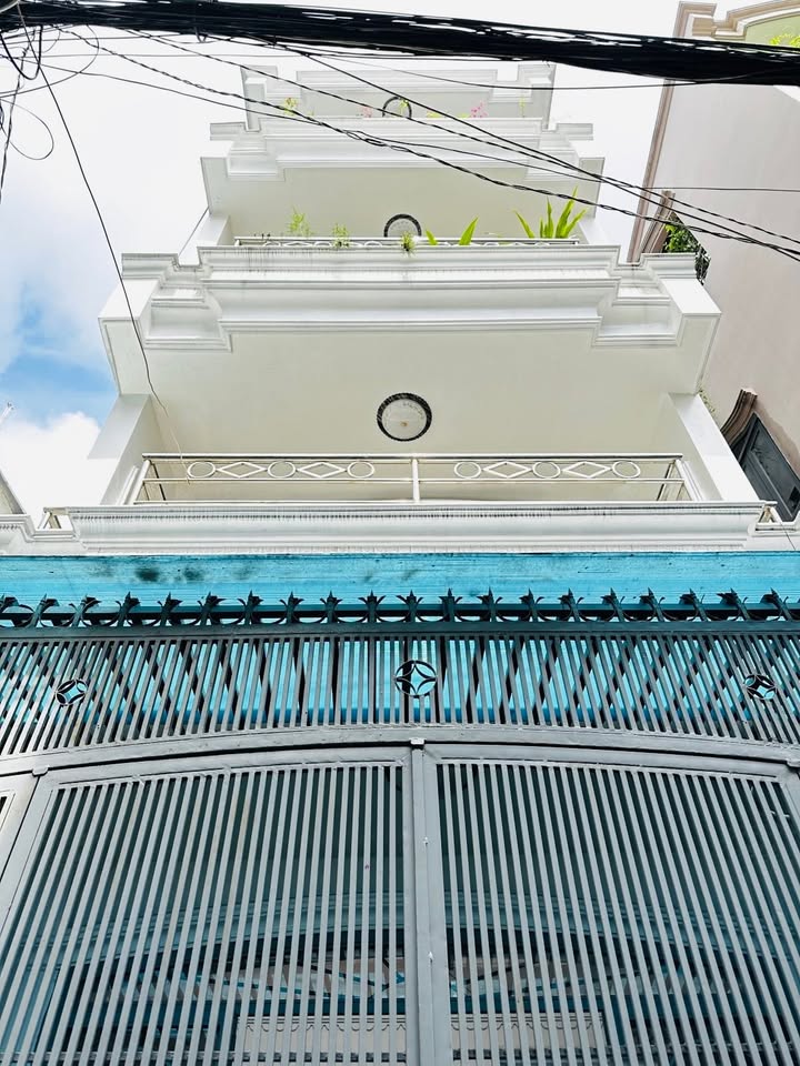 Nhà phố hẻm Cách Mạng Tháng 8, phường Nhiêu Lộc, quận 3 - Đầu tư sinh lời 40 triệu/tháng!