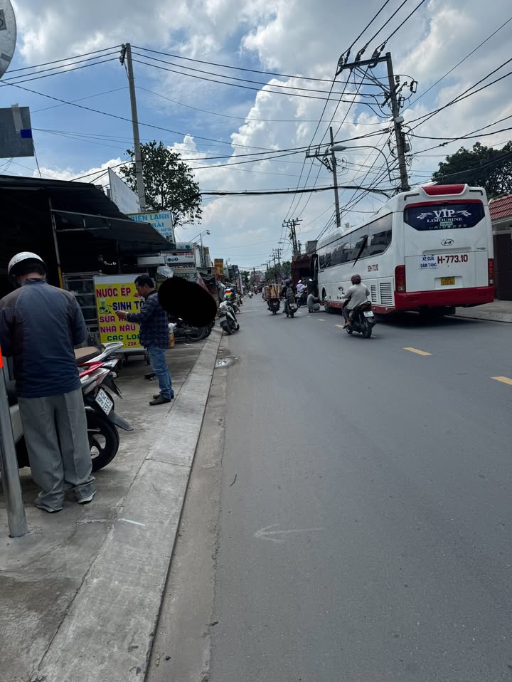 Nhà mặt tiền Trần Văn Mười, Hóc Môn 160m² giá 12.5 tỷ - Nội thất cao cấp, sổ hồng riêng!