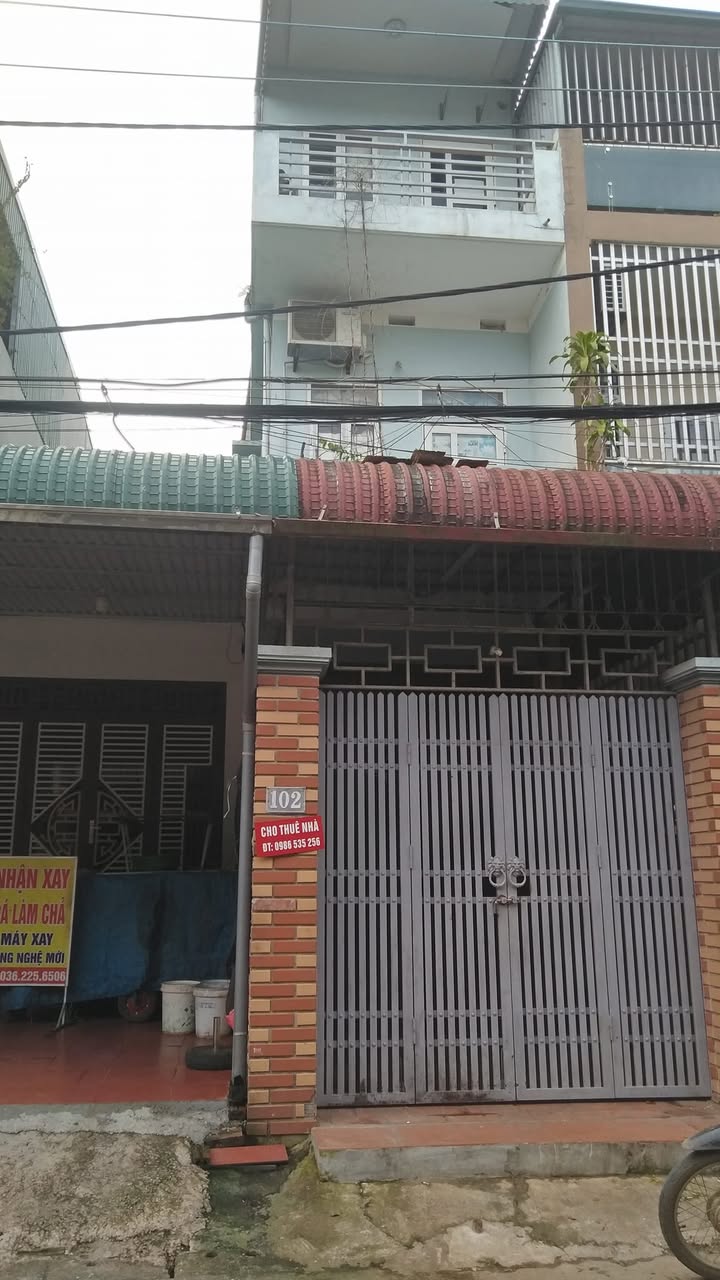 Cho thuê nhà 3 tầng mặt đường Đốc Ngữ, Hòa Bình - Phù hợp kinh doanh ăn uống!