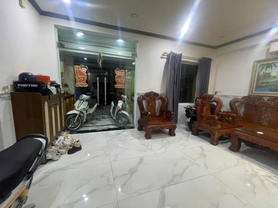 Nhà phố Bình Hưng 120m² giá 11 tỷ - Nội thất sang trọng, pháp lý rõ ràng!