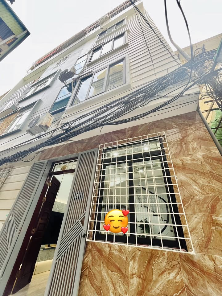 Nhà phố Hoàng Quốc Việt - Cầu Giấy 30m² giá 8 tỷ - Đầu tư sinh lời lý tưởng!