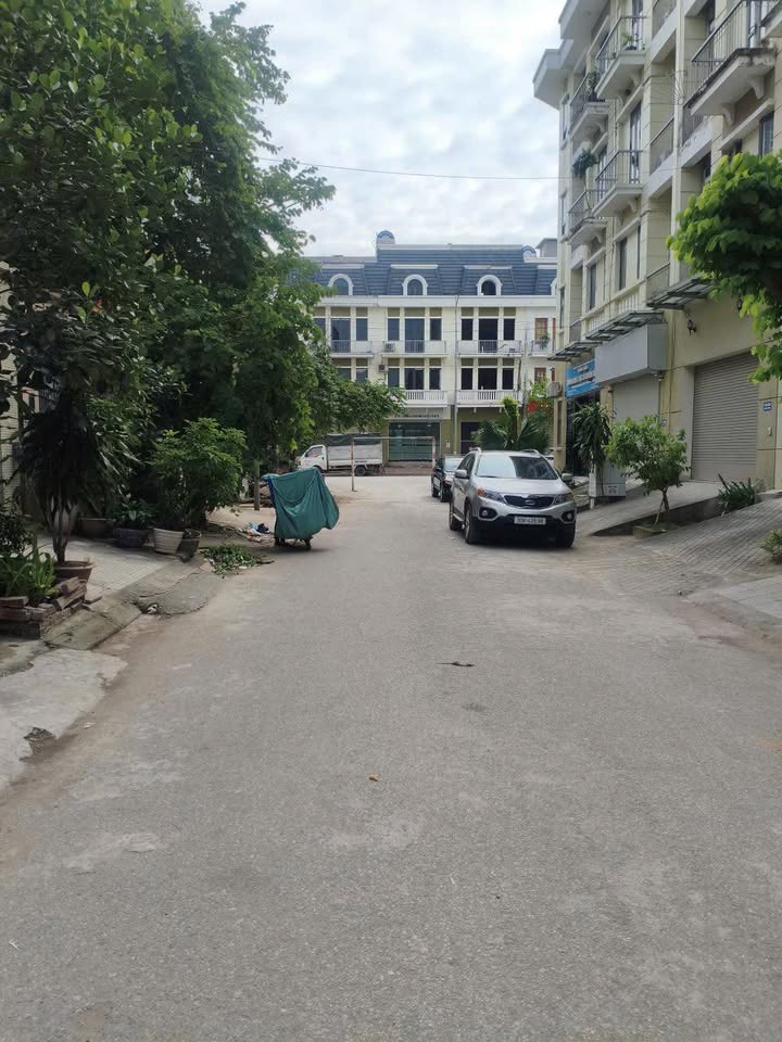 Cho thuê nhà liền kề thô Văn Phú, Hà Đông 76m² - Bàn giao ngay, giá tốt!