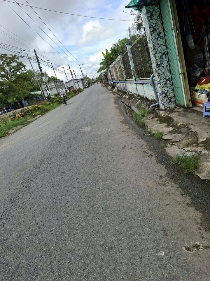 Đất thổ cư ấp Bình Cang, Thủ Thừa, Long An 751m² giá 2.65 tỷ - Sổ hồng riêng, tiện nghi đầy đủ!