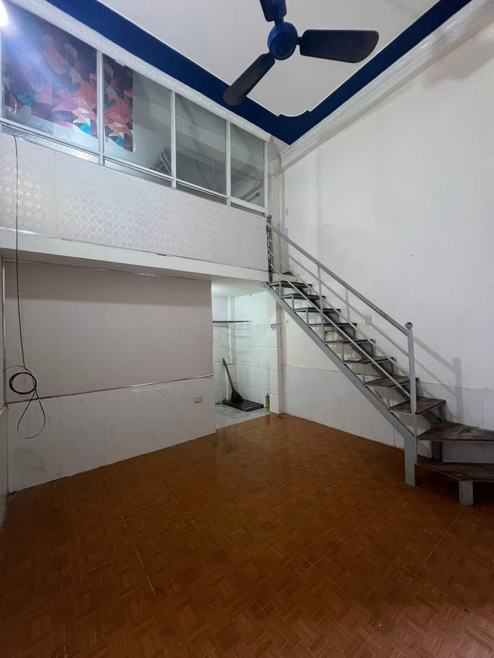 Nhà nguyên căn đường Nguyễn Văn Cừ, Long Biên 4 tầng giá 4 triệu - Thích hợp vào ở ngay!