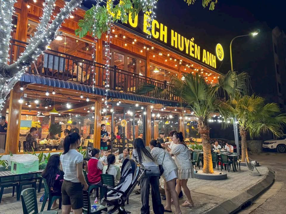 Cho thuê mặt bằng mặt tiền 15m tại Tô Hiệu, Cầu Giấy – Diện tích 260m², khu vực ăn uống sầm uất!