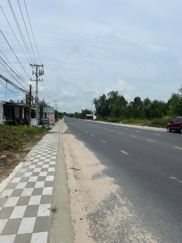 Đất nền mặt tiền đường Nguyễn Chí Thanh, La Gi, 449m² giá 3.7 tỷ - Cơ hội đầu tư tuyệt vời!