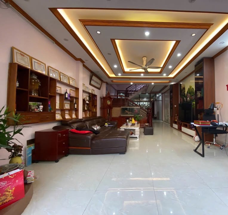 Nhà 3 tầng mặt đường lớn tại Hoàng Văn Thụ, Lạng Sơn 132m² giá 6.6 tỷ - Đầu tư sinh lời tuyệt vời!