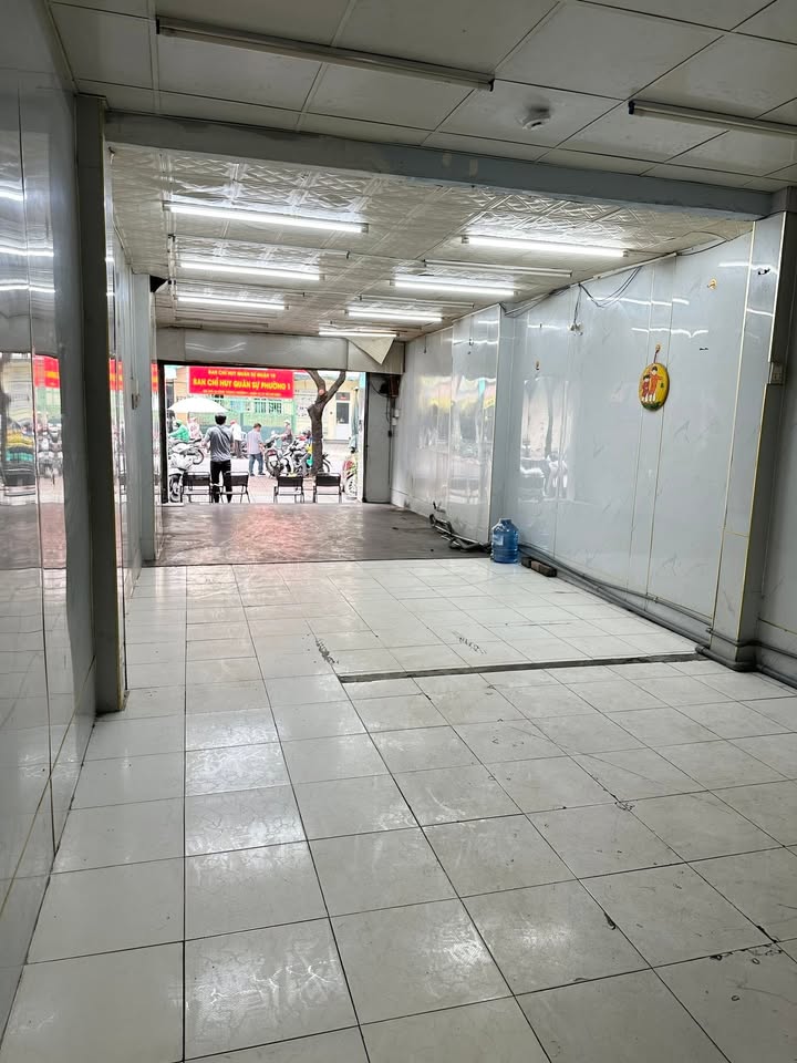 Nhà mặt tiền cho thuê 100m² tại quận 5 - Thích hợp kinh doanh, giá tốt