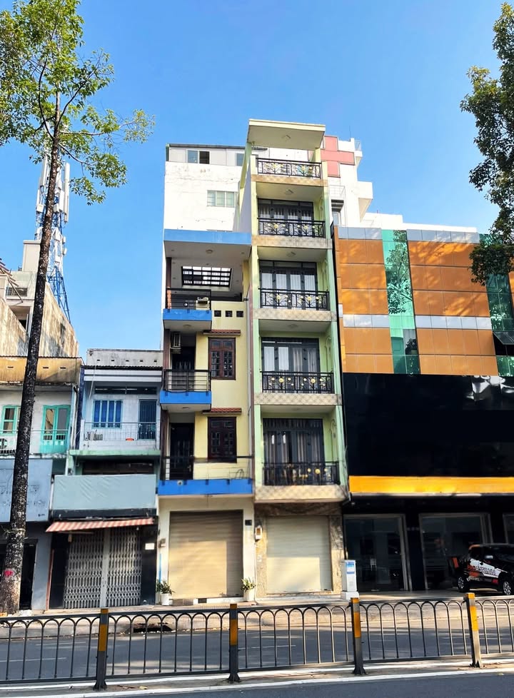 Nhà mặt tiền đường 3/2, Phường 16, Quận 11, 64m² giá 30 triệu - Kinh doanh sầm uất!