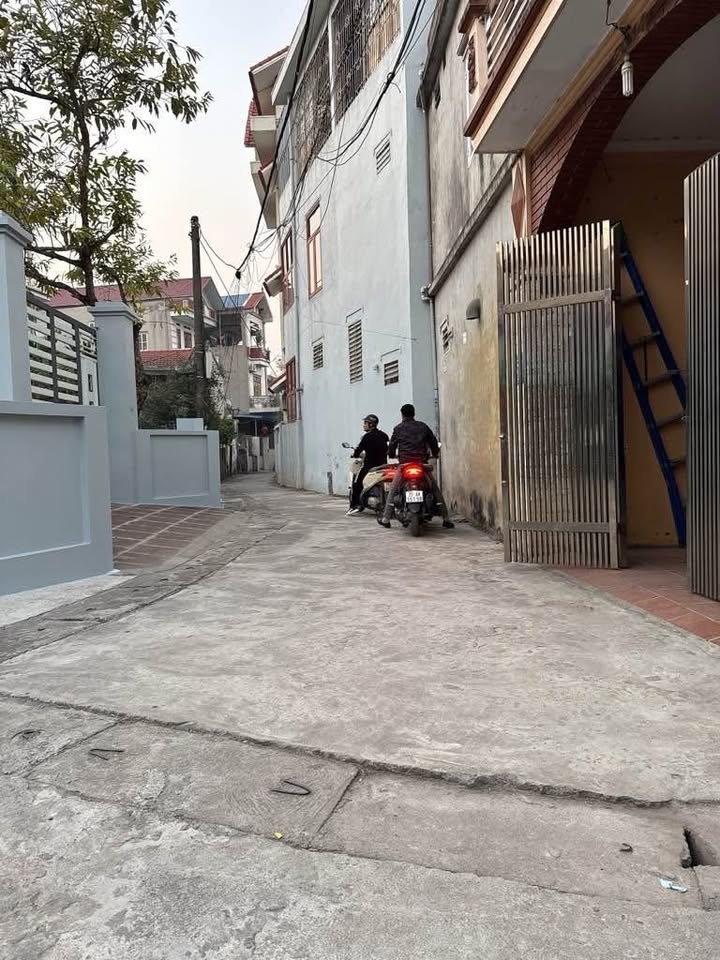 Nhà lô góc 35m² tại Yên Nghĩa, Hà Đông giá 3 tỷ - Ô tô vào tận nhà!