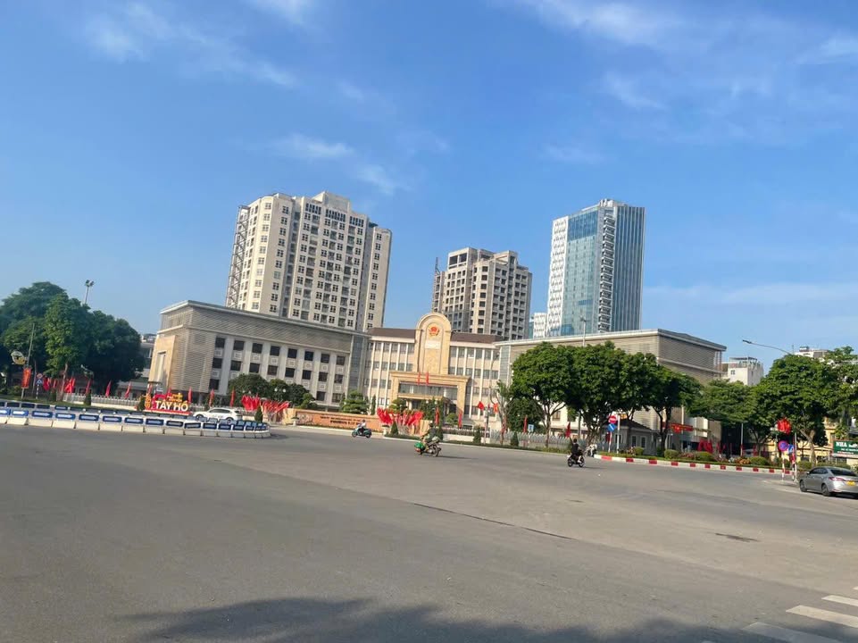 Đất đầu tư Lạc Long Quân 350m² giá 95 tỷ - Lô góc mặt ngõ thông ô tô