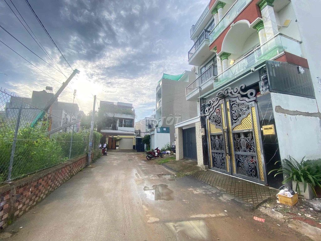 Bán lô đất hẻm ô tô đường 22 - Phường Linh Đông 100.3m² giá 6.8 tỷ - Tiện ích đầy đủ!