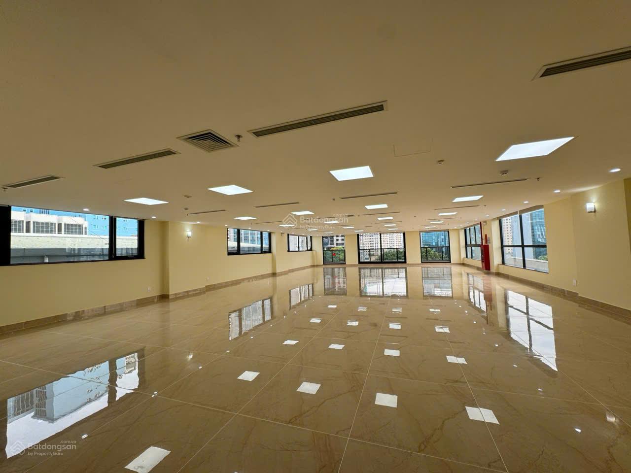 Sàn văn phòng cho thuê tại 100 Hoàng Ngân, Cầu Giấy 360m² - Thiết kế hiện đại, giá tốt