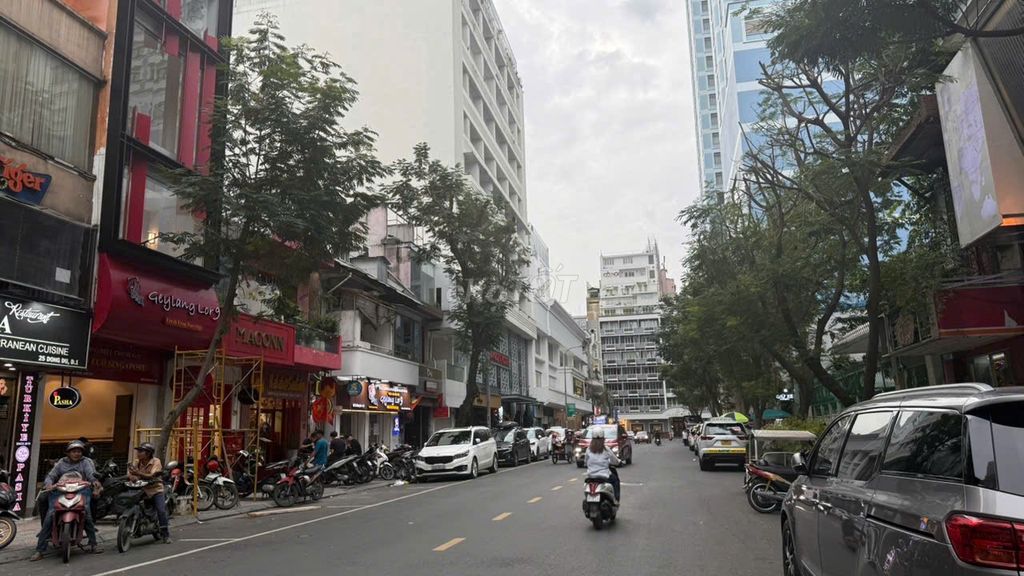 Nhà mặt tiền Đông Du Quận 1, Diện tích 600m², Giá 180 triệu - Kinh doanh đa ngành nghề