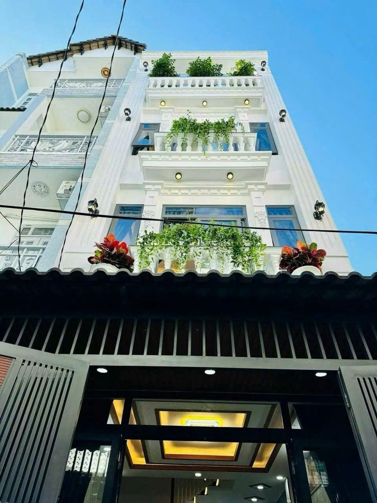 Cho thuê nhà hẻm xe hơi 16/1B Hoàng Việt, Tân Bình 115m² - Nội thất đầy đủ, view cực chill!