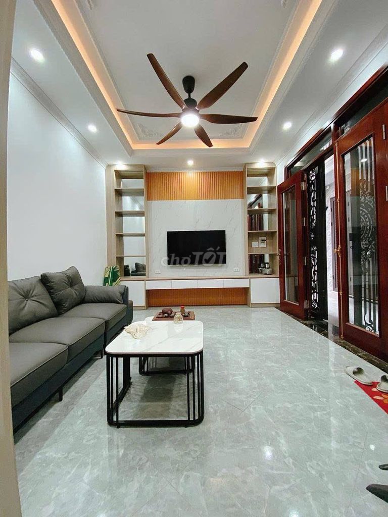 Bán nhà Hoàng Mai 30m² giá 6.48 tỷ - Thiết kế hiện đại, ngõ thông rộng