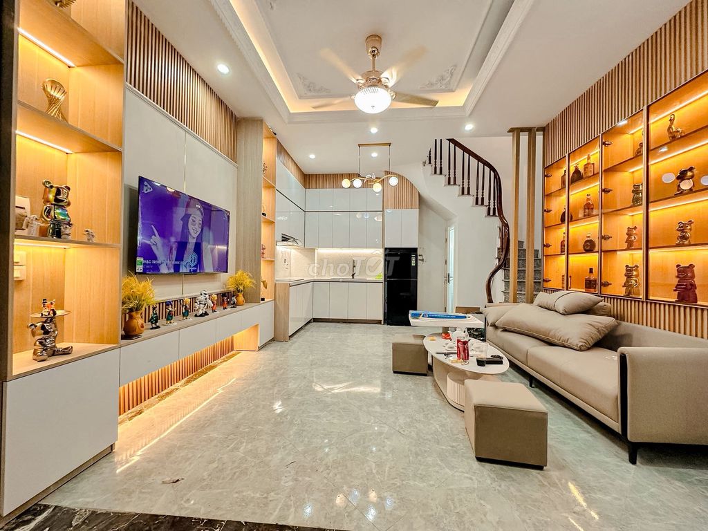 Nhà riêng Hoàng Mai 30m² giá 5.9 tỷ - Thiết kế hiện đại, tặng full nội thất!