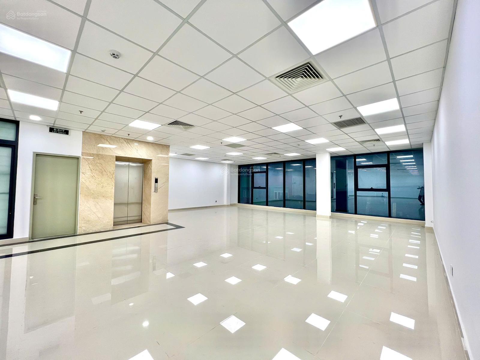 Văn phòng cho thuê tại Hát Giang, Tân Bình 40m² giá 12 triệu - Full tiện ích, làm việc 24/7!