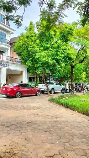 Biệt thự Sài Đồng 1150m² giá 82.3 tỷ - Vị trí đắc địa, view hồ tuyệt đẹp!