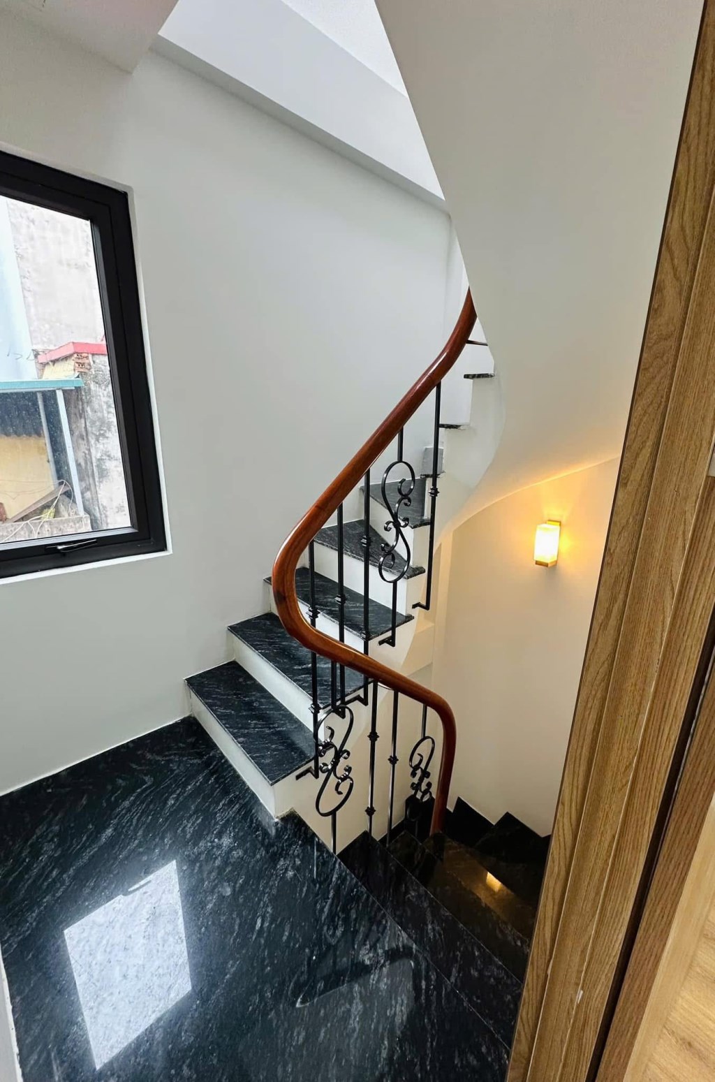 Nhà phố Võng Thị 26m² giá 7.95 tỷ - Ô tô đỗ cửa, gần Hồ Tây!