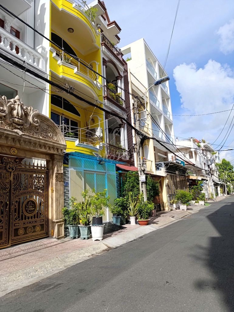 Nhà mặt tiền đường số 6 Bình Phú 68m² giá 12.5 tỷ - Vị trí cực đẹp gần Chợ Lớn!