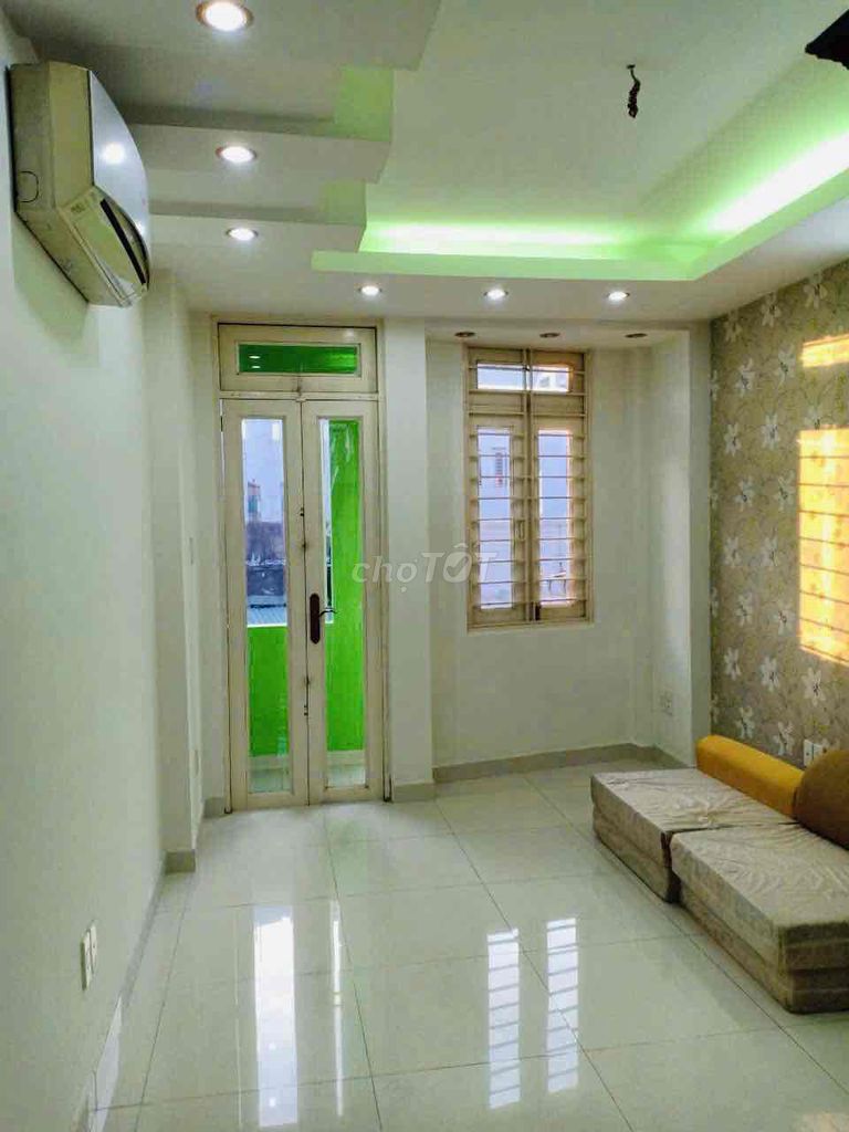 Nhà cho thuê 4PN Nguyễn Văn Nghi - Kết hợp ở và kinh doanh chỉ 14.5 triệu!