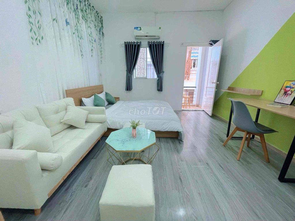 Phòng ban công 37m² Full nội thất ngay Thích Quảng Đức, Phú Nhuận - Giờ giấc tự do!