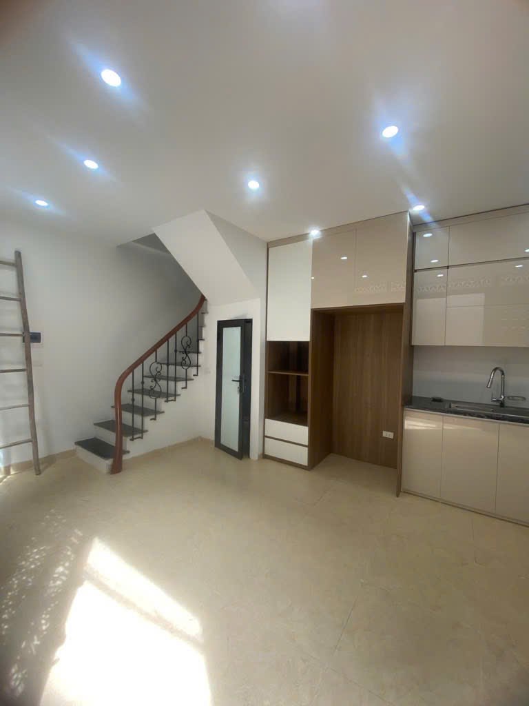 Nhà góc Võng Thị, Tây Hồ 23m² giá 7.95 tỷ - Gần Hồ Tây, ô tô 10m