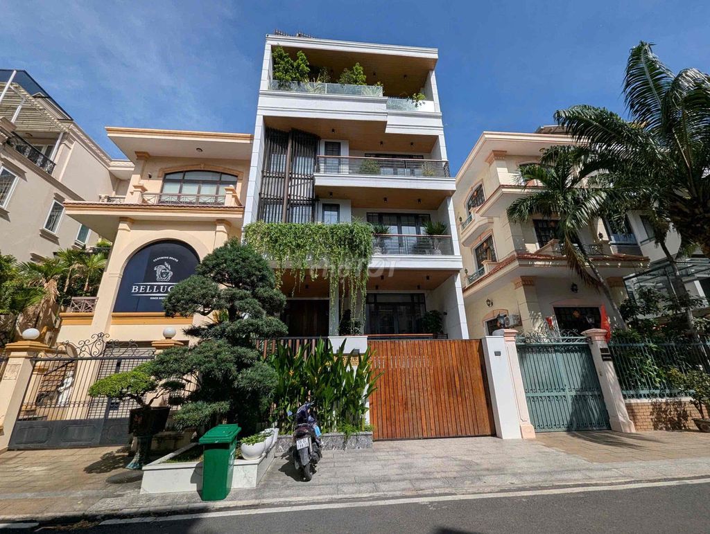 Biệt thự sang trọng Nguyễn Trọng Tuyển, Tân Bình 160m² giá 66 tỷ - Vào ở ngay!