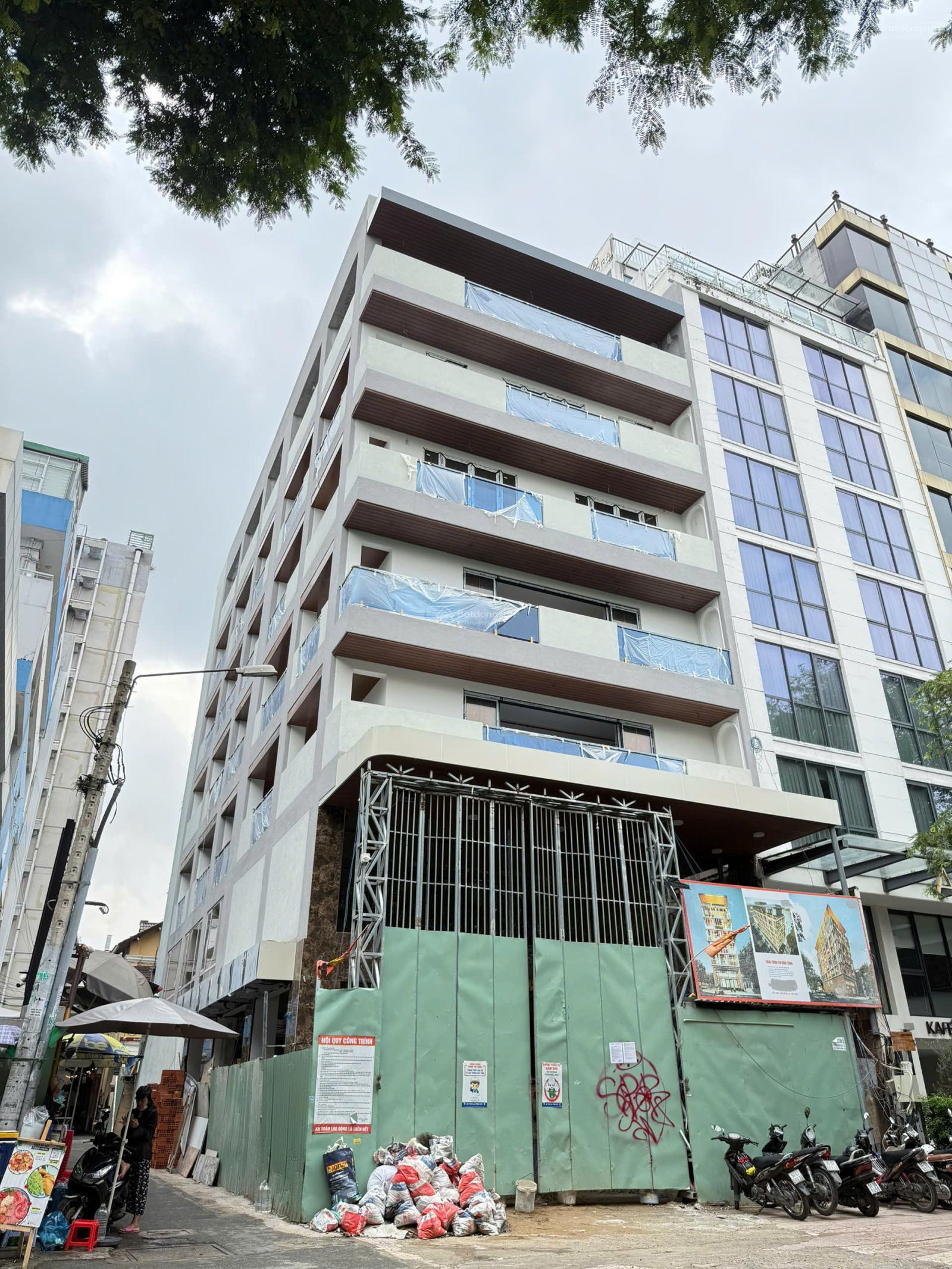 Cho thuê tòa nhà mới góc 2 mặt tiền 1.750m² tại 99 Võ Văn Tần, Quận 3 - Kinh doanh thuận lợi!