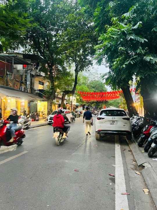 Lô góc siêu hiếm Ba Đình Hàng Bún 154m², mặt tiền 7.3m - Dòng tiền bền vững!