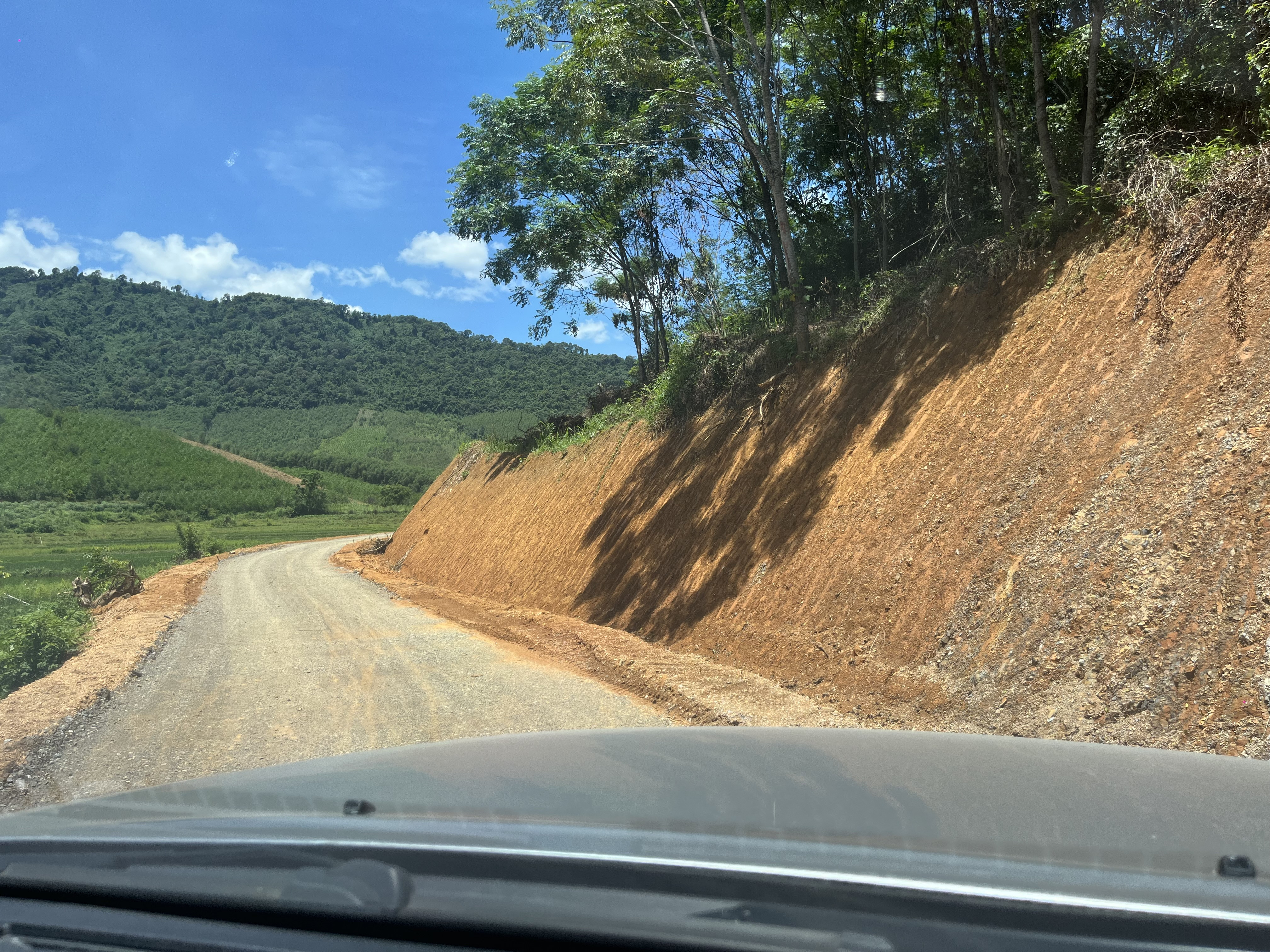 Đất nền 20.000m² tại Xã Yên Sơn - Giá chỉ 7.9 tỷ, cơ hội đầu tư tuyệt vời!